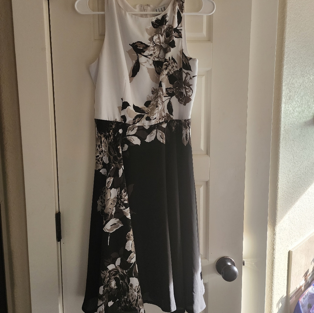 ELLE Sleeveless Black/White Flower Dress